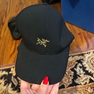 ARC’TERYX BLACK CAP